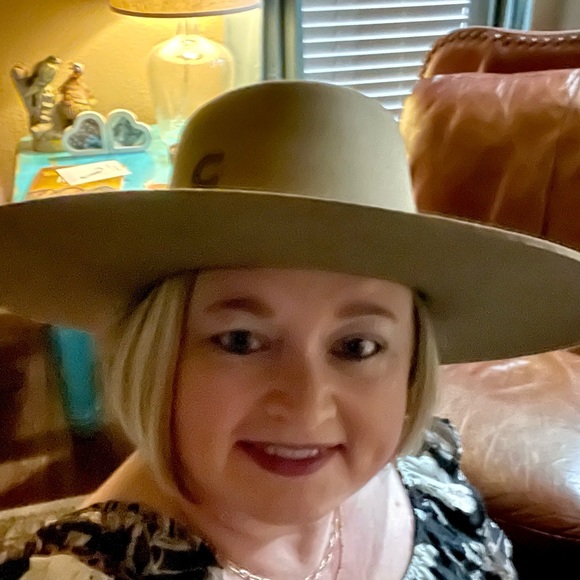 Meet your Posher, Brandi - Picture 1 of 1